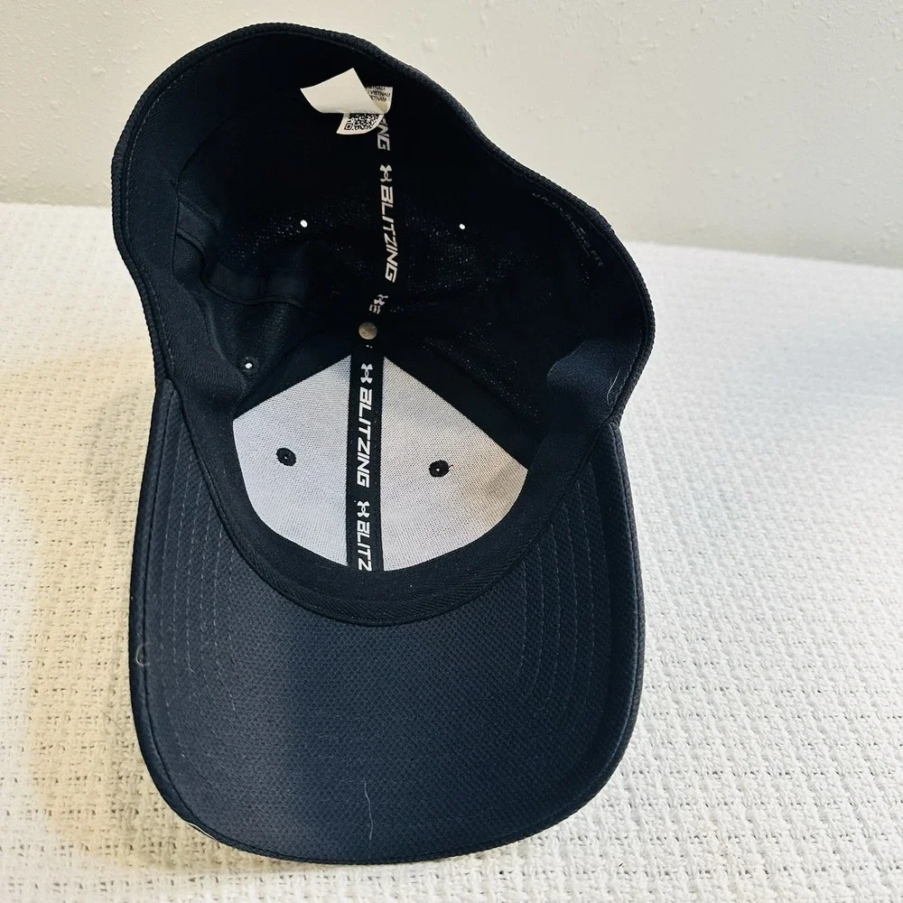 Under Armour Youth Blitzing Black Flex Fitted Hat Size YSM/YMD Kids Baseball Cap